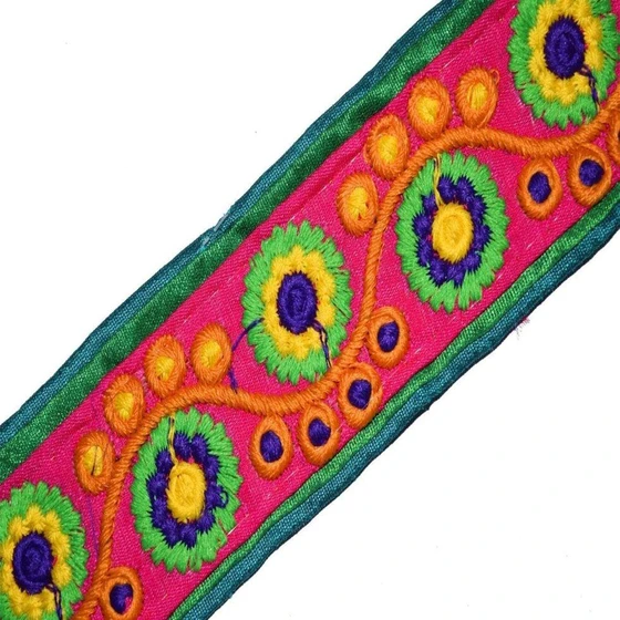 embroidered-pattern-lace-2.webp