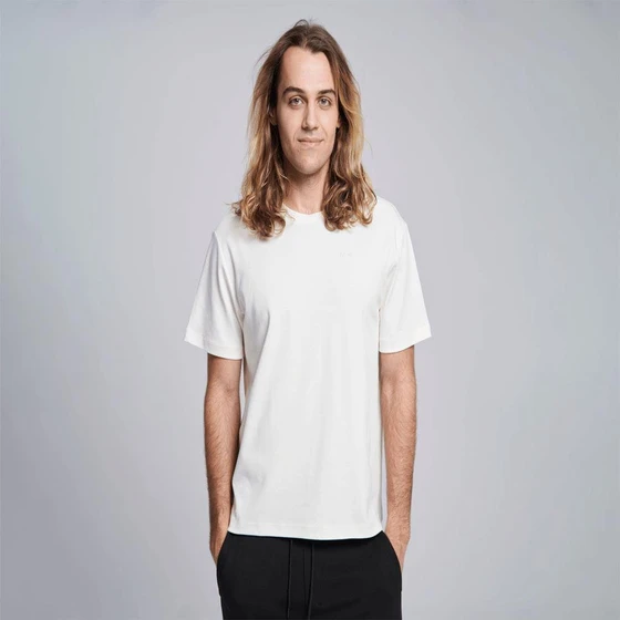 mens-pure-cotton-t-shirt-2.webp