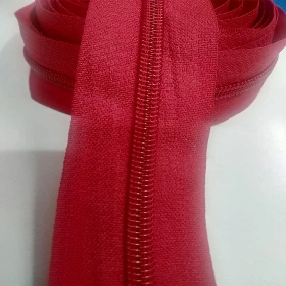 plain-zipper-roll-2.webp