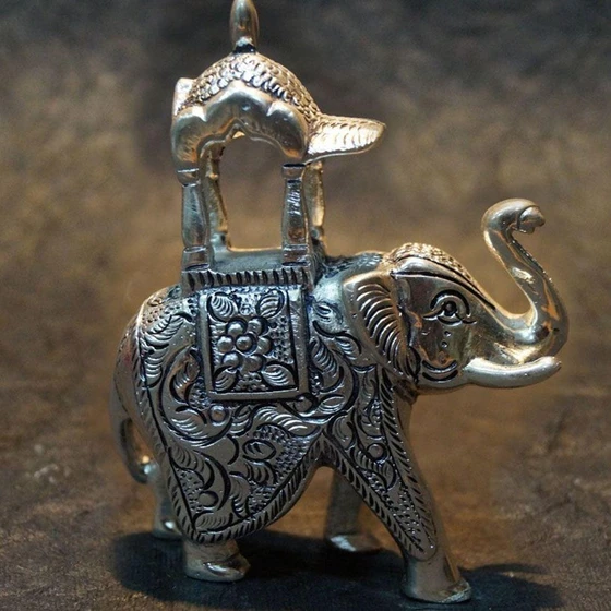 aluminum-elephant-statue-1.webp