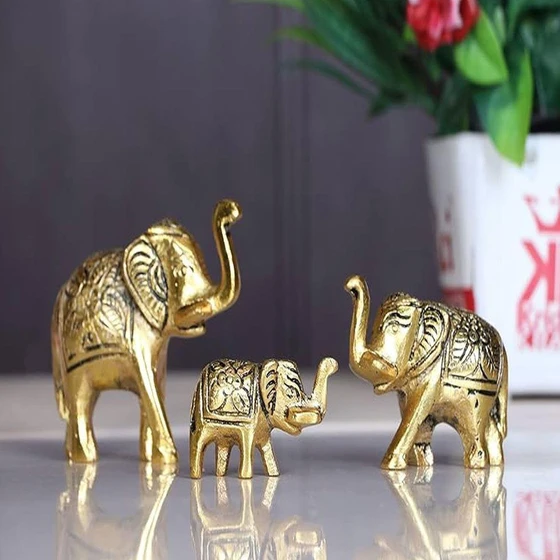 metal-elephant-statue-2.webp