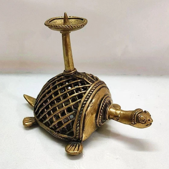 candle-tortoise-stand-2.webp