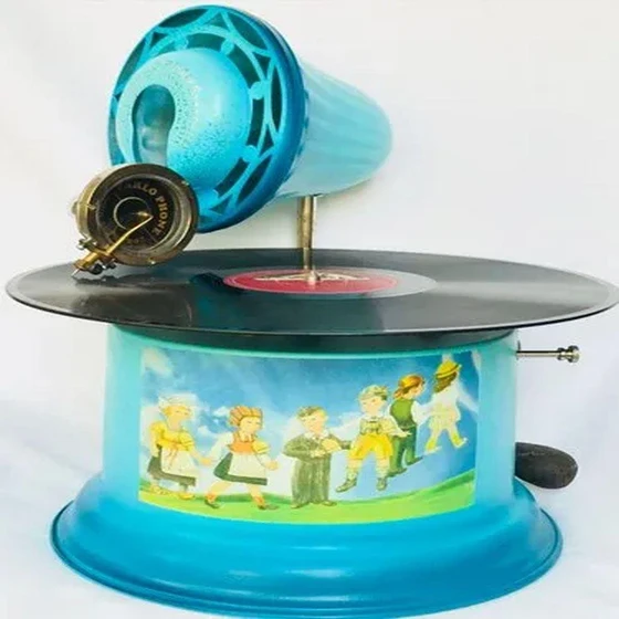 parlophone-vintage-toy-gramophone-2.webp