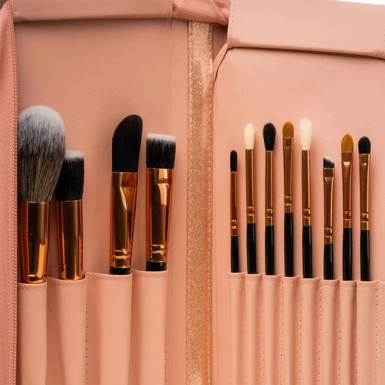 brush-cosmetic-set-1.webp