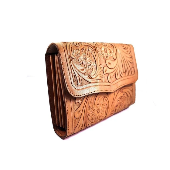 hand-leather-clutch-2.webp