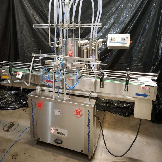 8-head-liquid-filling-machine-2.webp