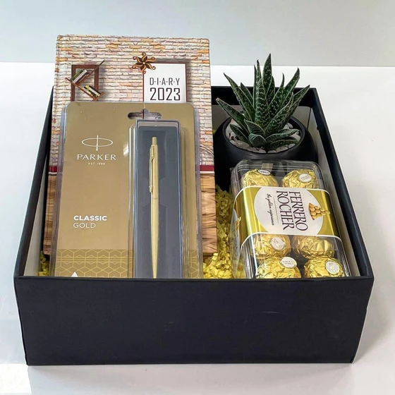 golden-corporate-gifts-2.webp