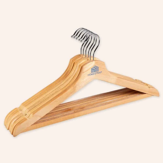 wooden-clothes-hanger-2.webp