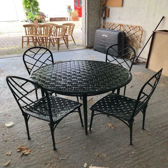 wrought-iron-furniture-2.webp