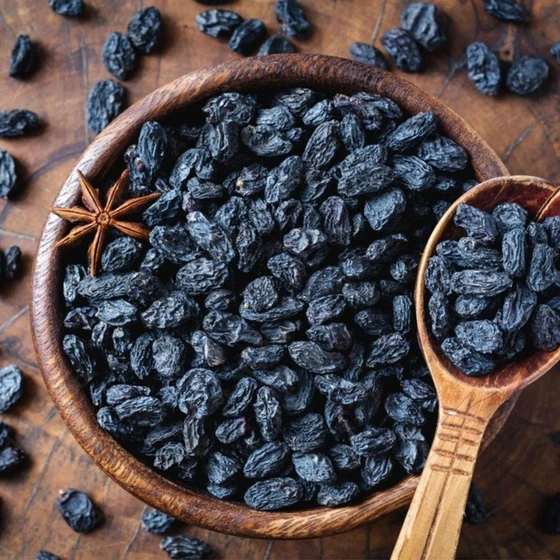 black-organic-raisin-2.webp