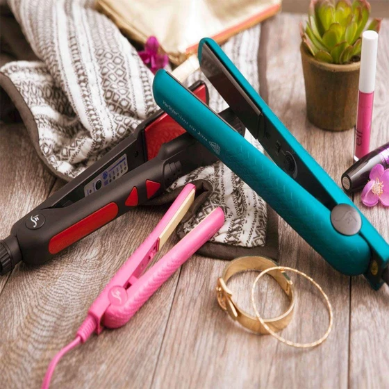 plastic-hair-straightener-2.webp