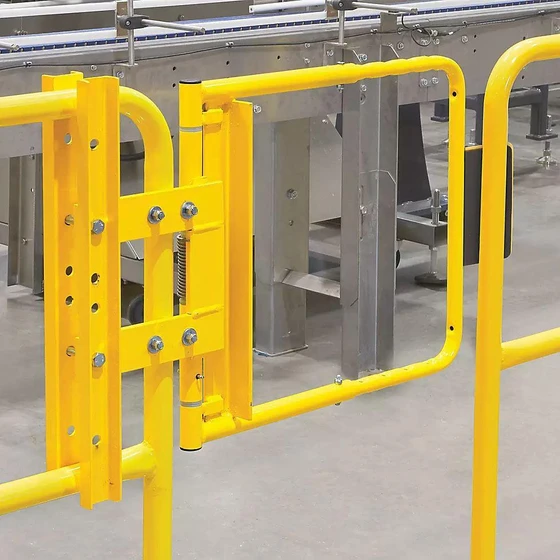 swing-safety-gate-2.webp