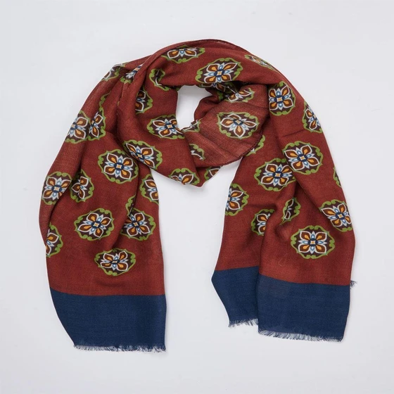 modal-wool-scarves-2.webp