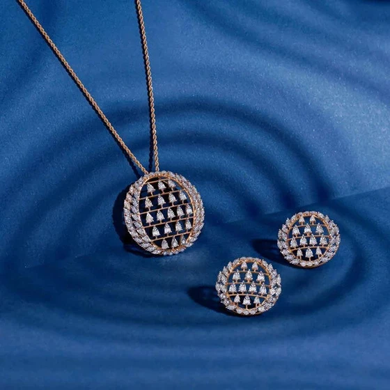 diamond-pendant-set-2.webp