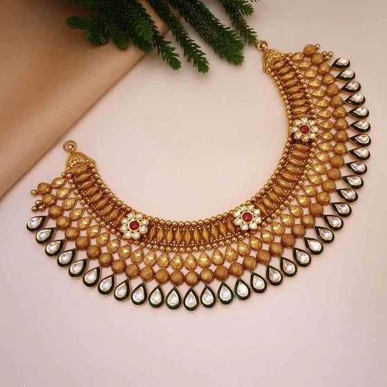 antique-gold-necklace-1.webp