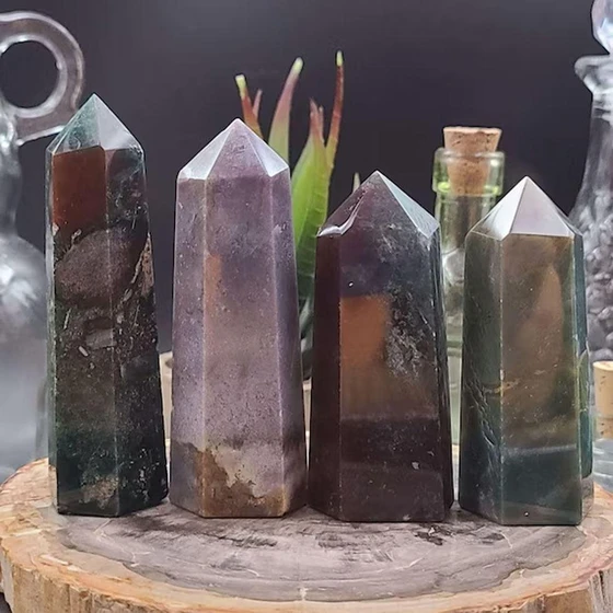 agate-crystal-points-tower-2.webp