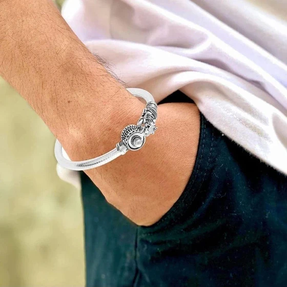 silver-fashion-bracelet-2.webp