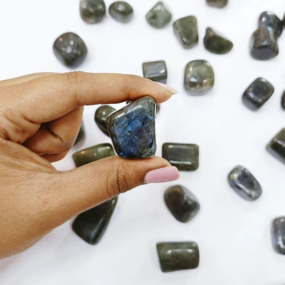 crystal-labradorite-stones-2.webp