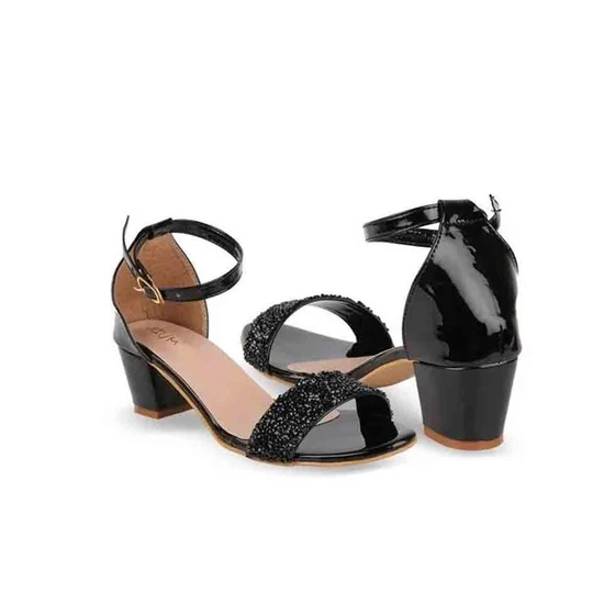 types-of-sandals-for-ladies.webp