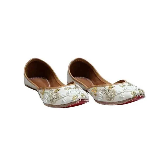 embroidery-jutti-for-ladies.webp