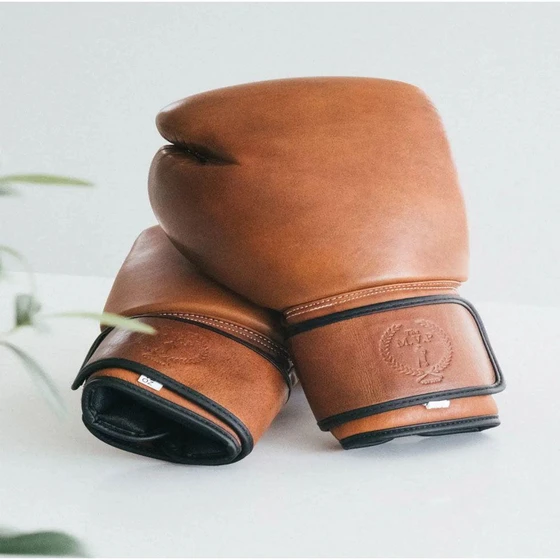 leather-fight-gloves-2.webp