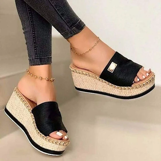 women-s-casual-platfoam-2.webp