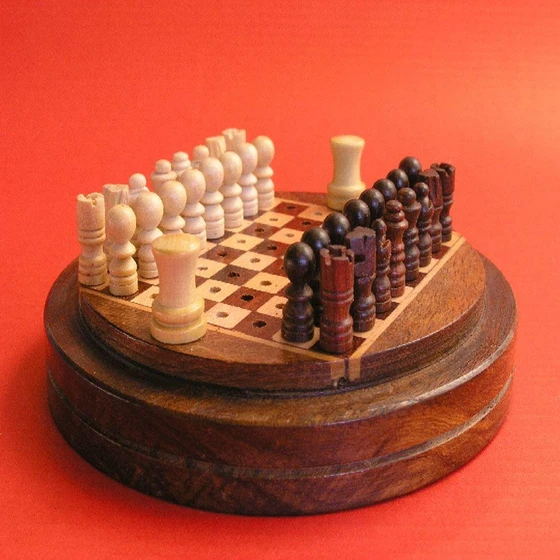 chess-round-pegged-set-1.webp