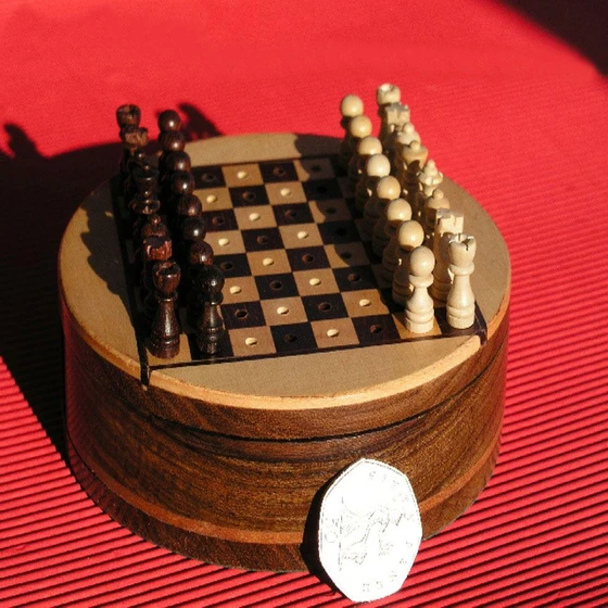 chess-round-pegged-set-2.webp
