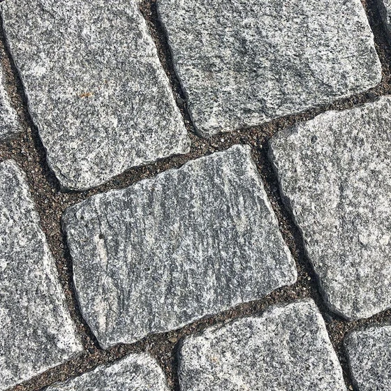 tumbled-granite-cobble-2.webp