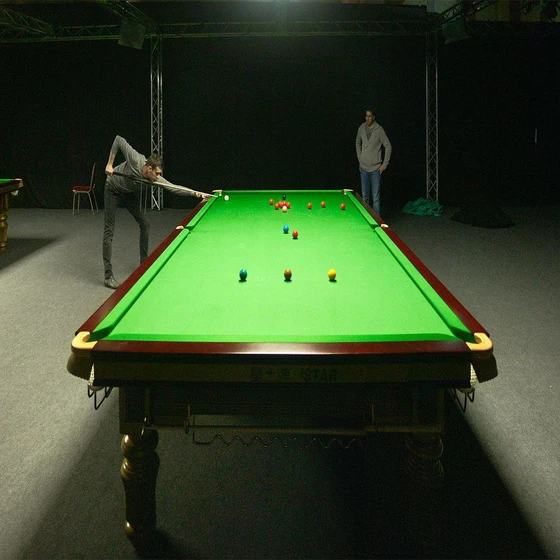 playing-snooker-table-1.webp