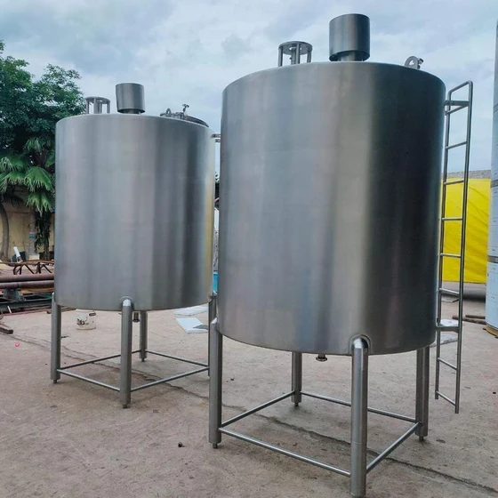 vertical-milk-storage-tank-2.webp