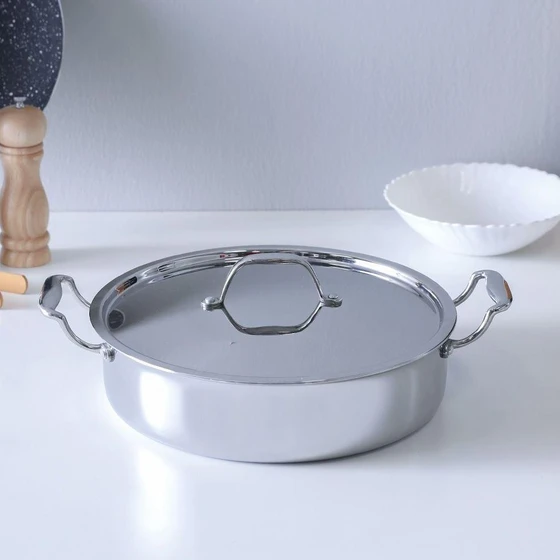 stainless-steel-shallow-pot-2.webp