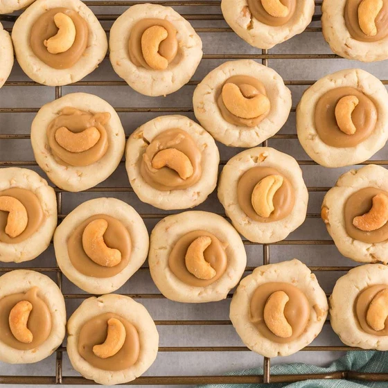 cashew-nut-cookies-2.webp