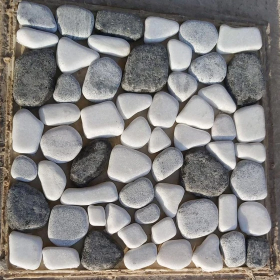 colorfuls-pebble-stone-2.webp