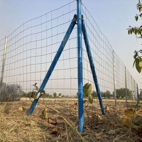 solar-fencing-pole-2.webp