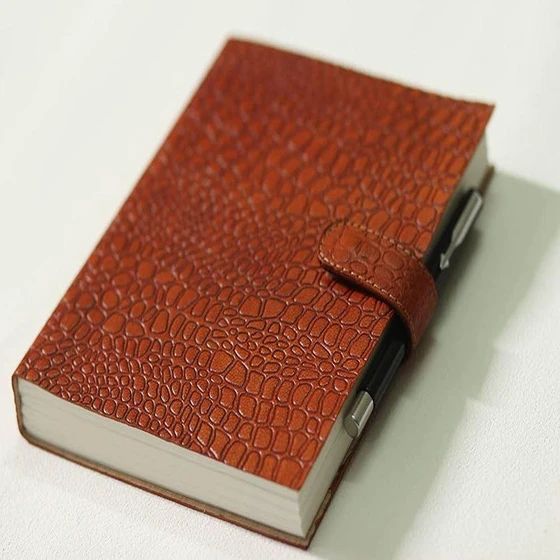 leather-office-diary-2.webp
