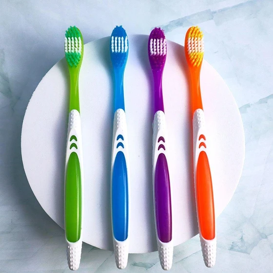 plastic-adult-toothbrushes-2.webp
