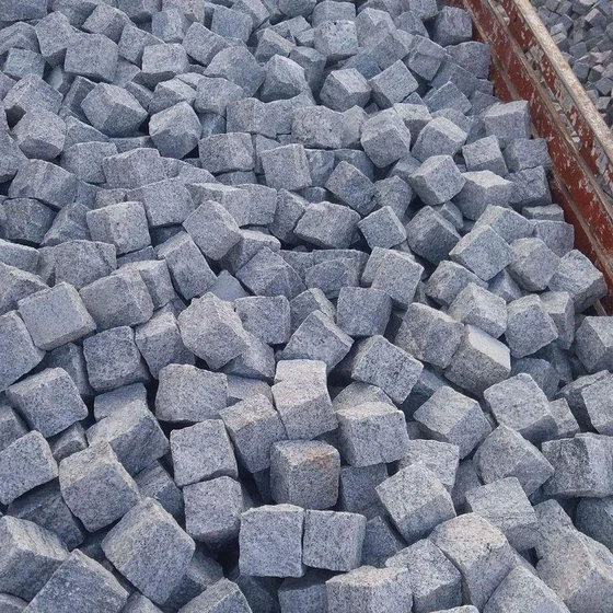 natural-grey-cobbles-2.webp