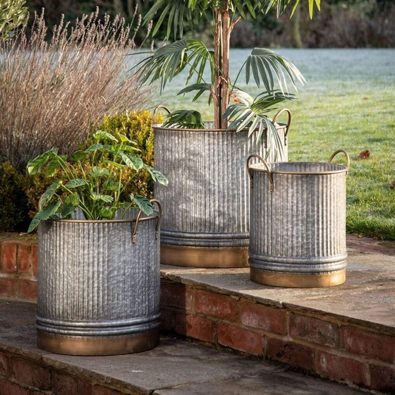 galvanized-steel-planter-2.webp
