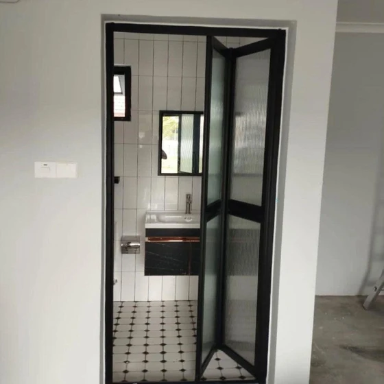 folding-aluminium-bathroom-door-2.webp