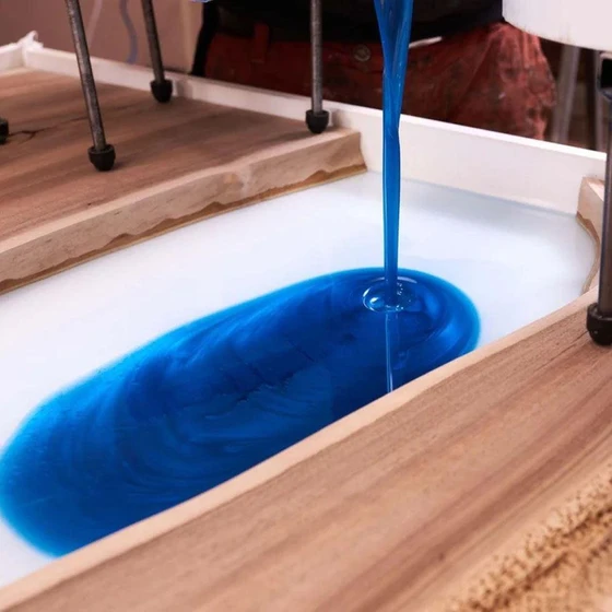 blue-epoxy-resin-2.webp