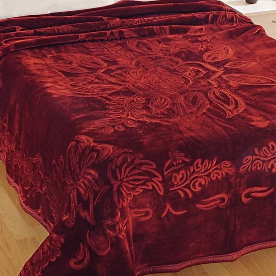 blanket-mink-burgundy-2.webp