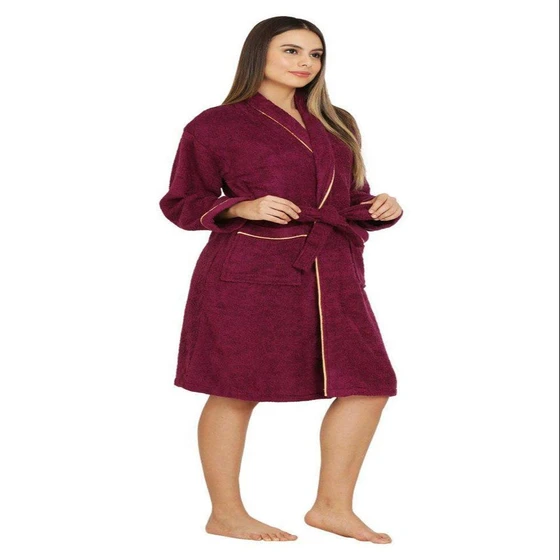 mauria-hooded-bathrobe-2.webp