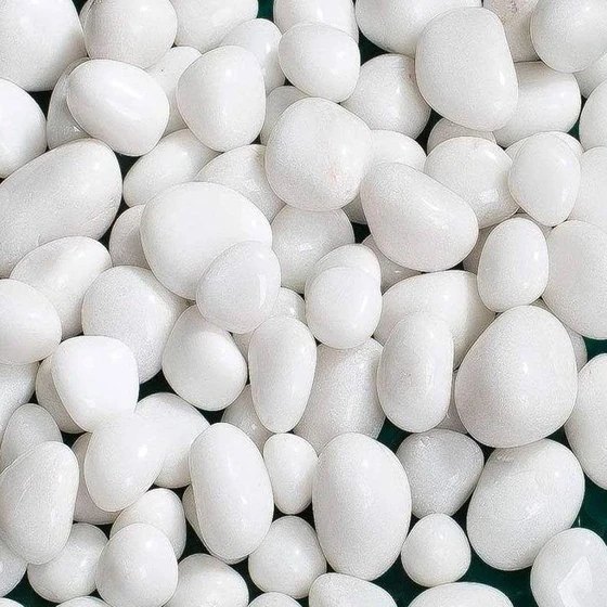 white-stone-pebbles-1.webp