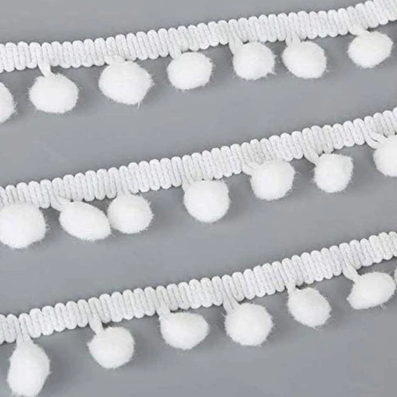 pom-pom-cotton-lace-2.webp
