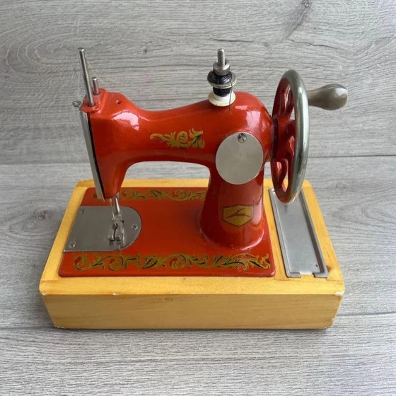 manual-sewing-machine-2.webp