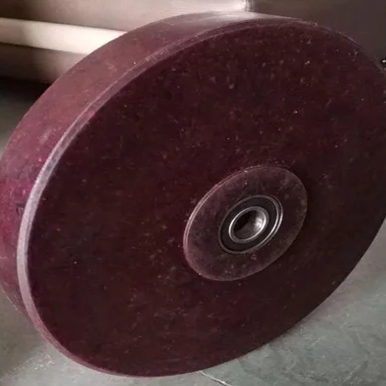 uhm-wheels-round-2.webp