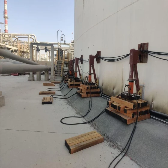 constraction-hydraulic-jacks-2.webp