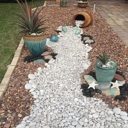 Glossy Garden Pebble