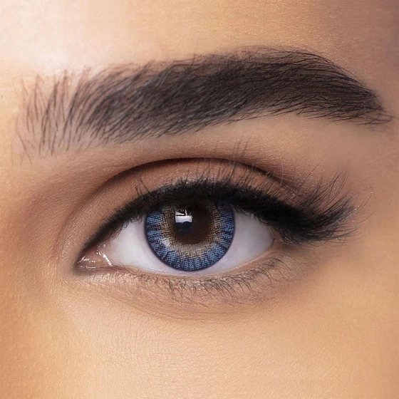 day-contact-lenses-2.webp